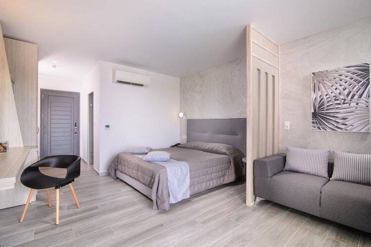 Lagomandra Beach Hotel
