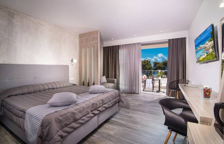 Lagomandra Beach Hotel