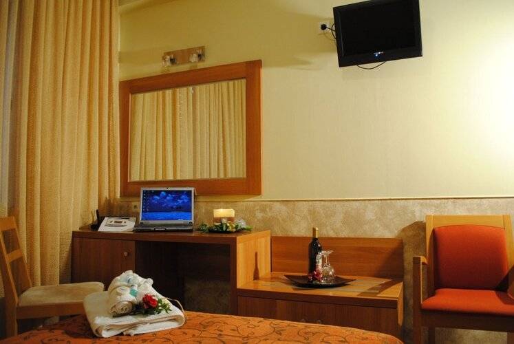 Ideal Hotel