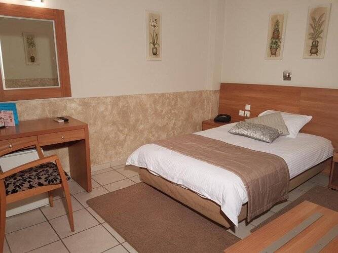 Ideal Hotel