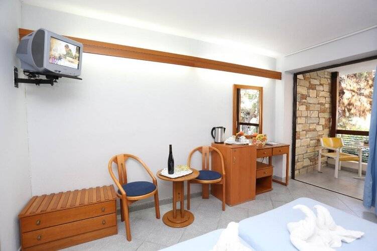 Dionysos Hotel & Suites