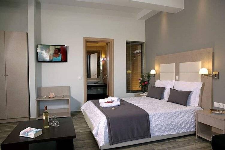 Dionysos Hotel & Suites