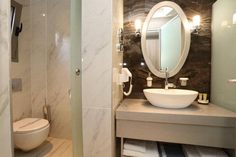 Dionysos Hotel & Suites