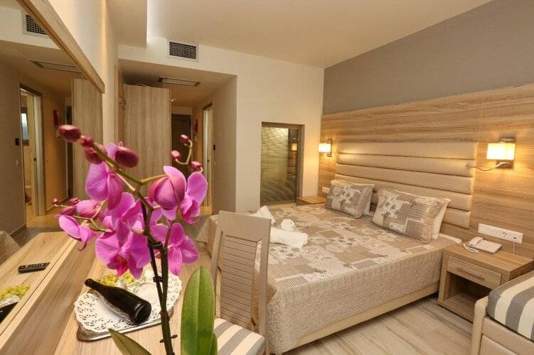 Dionysos Hotel & Suites