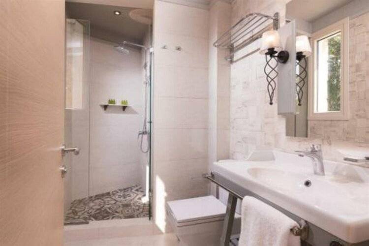 Neikos Mediterraneo Luxury Suites