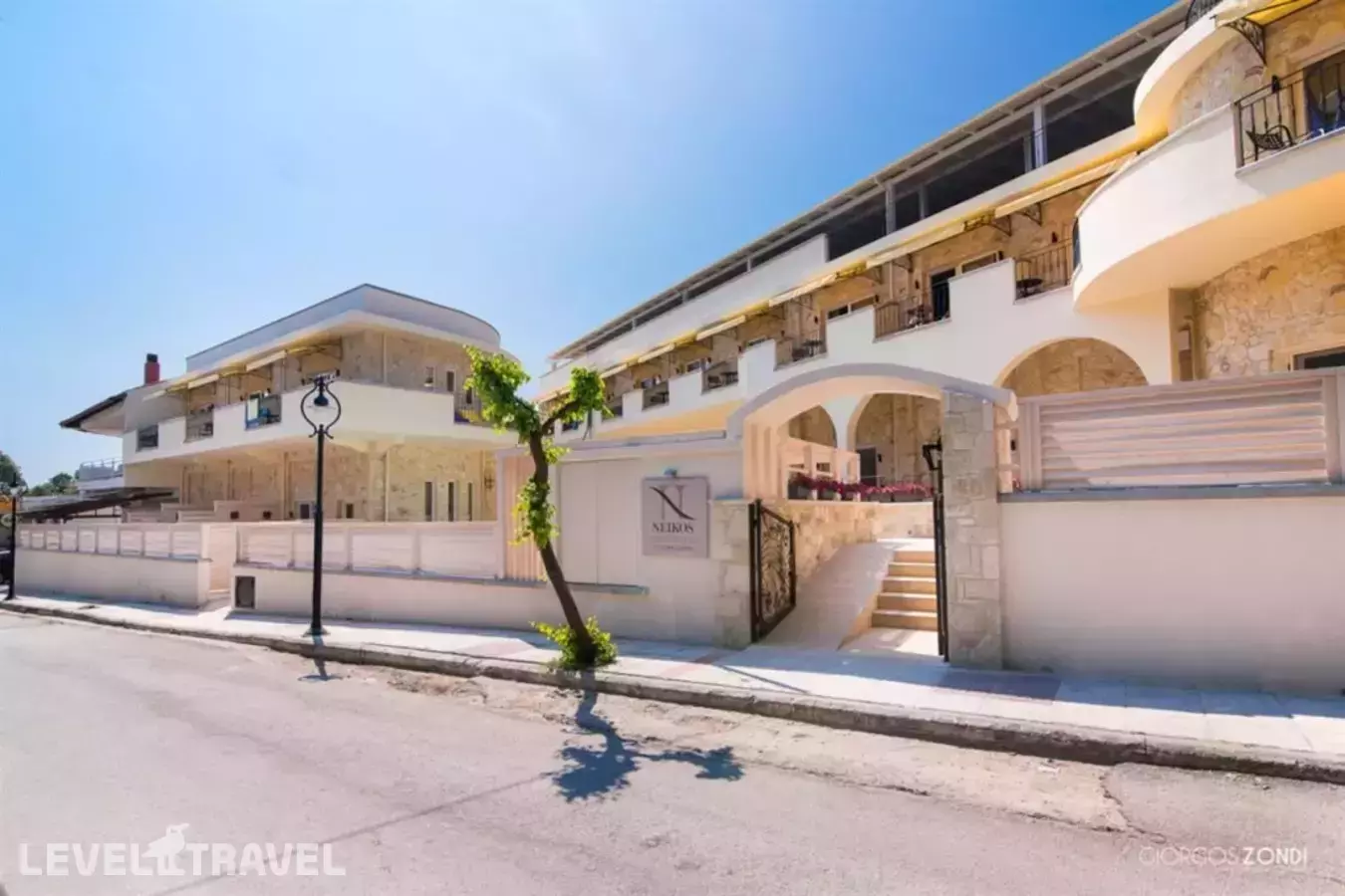 Neikos Mediterraneo Luxury Suites