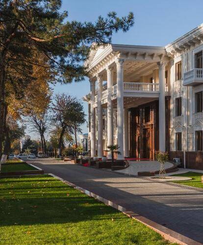 Zarafshon Parkside Hotel
