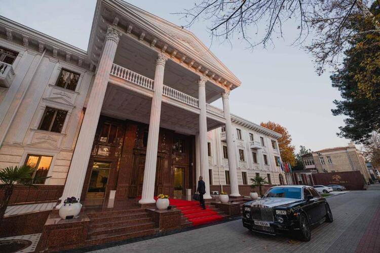 Zarafshon Parkside Hotel