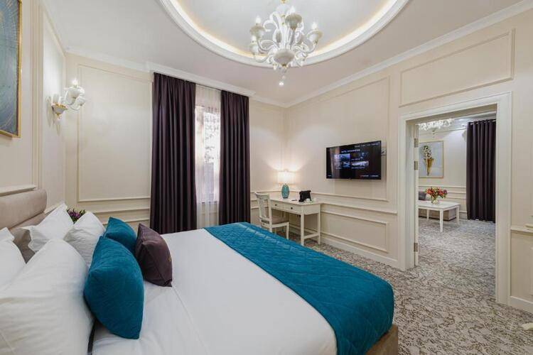 Zarafshon Parkside Hotel