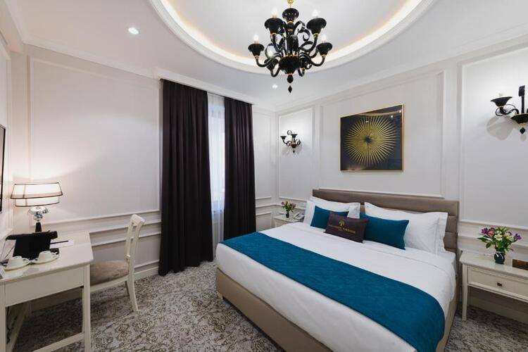 Zarafshon Parkside Hotel