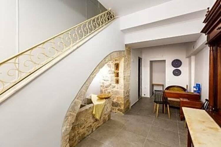 Ink Hotel Phos