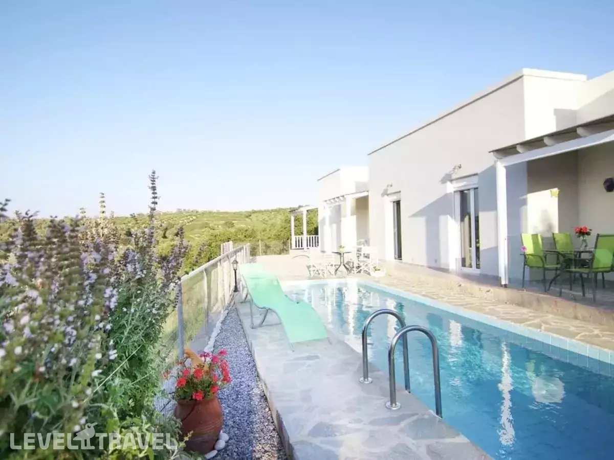 Peaceful Holiday Home In Agia Triada With Swimming Pool