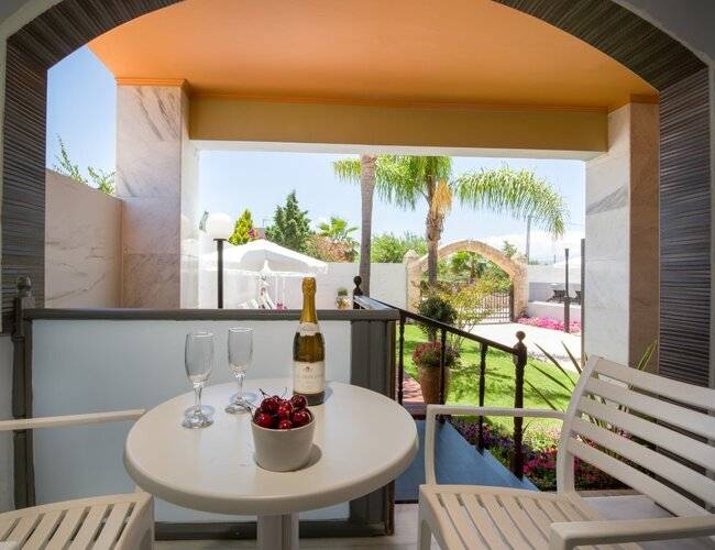 Отель Paradice Luxury Suites