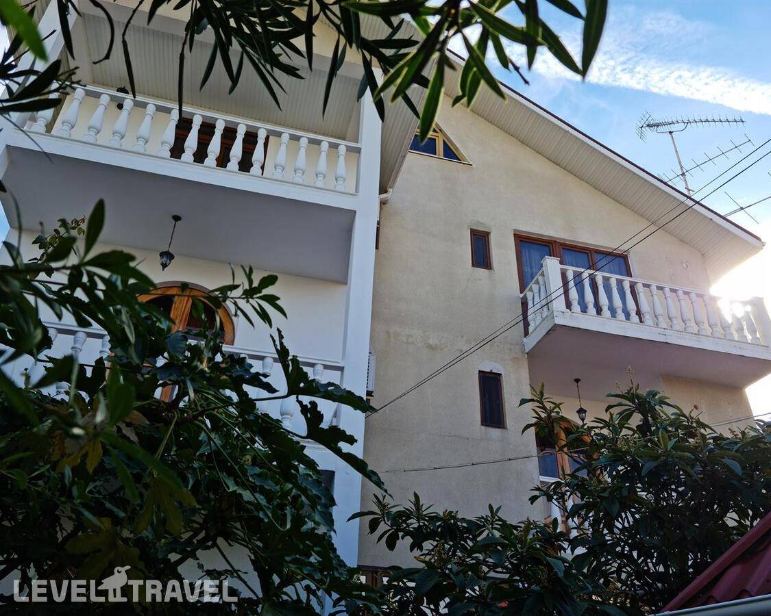 Отель Гостевой Дом У Валентины — Адлер, Россия