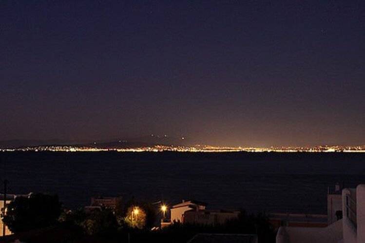 Blue Dolphin Studios & Apartment