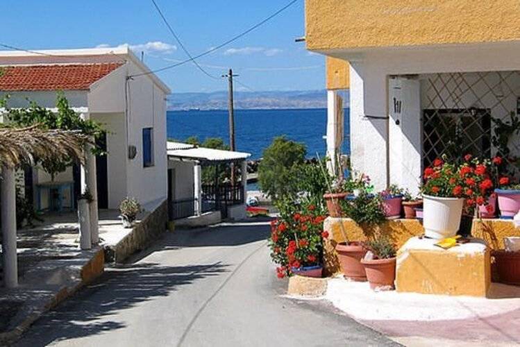 Blue Dolphin Studios & Apartment