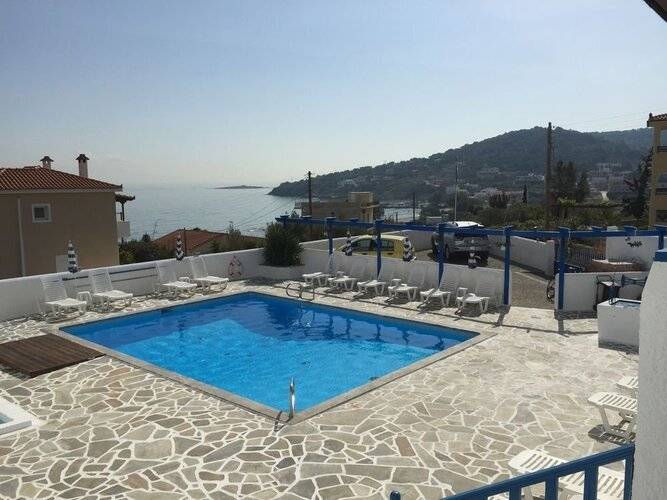 Blue Dolphin Studios & Apartment