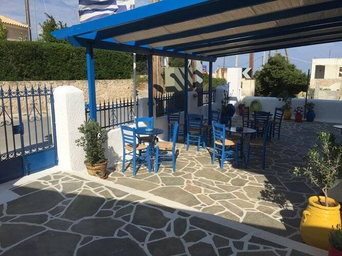 Blue Dolphin Studios & Apartment