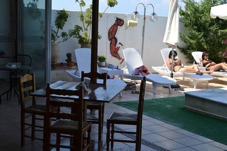 Mistral Apartments Aegina