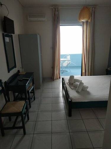 Mistral Apartments Aegina