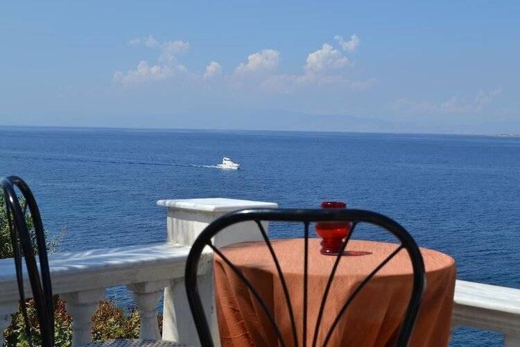 Mistral Apartments Aegina
