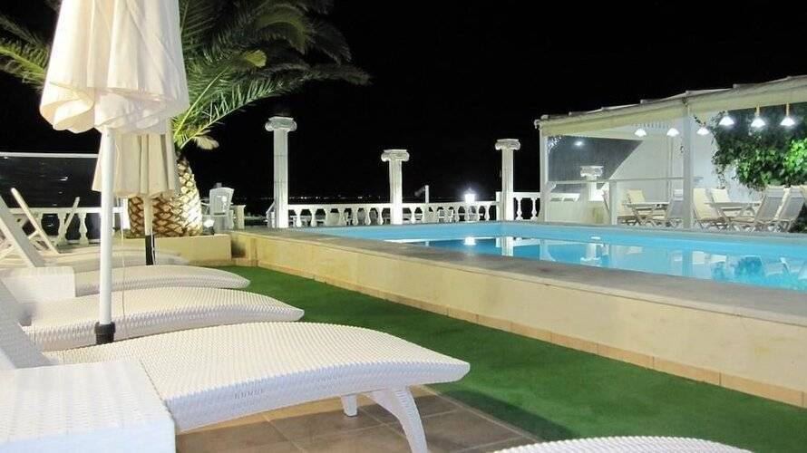 Mistral Apartments Aegina