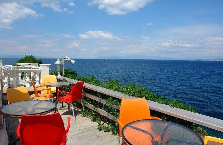 Mistral Apartments Aegina