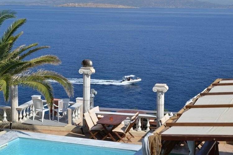 Mistral Apartments Aegina