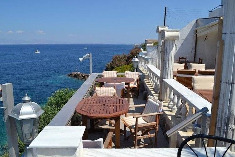 Mistral Apartments Aegina