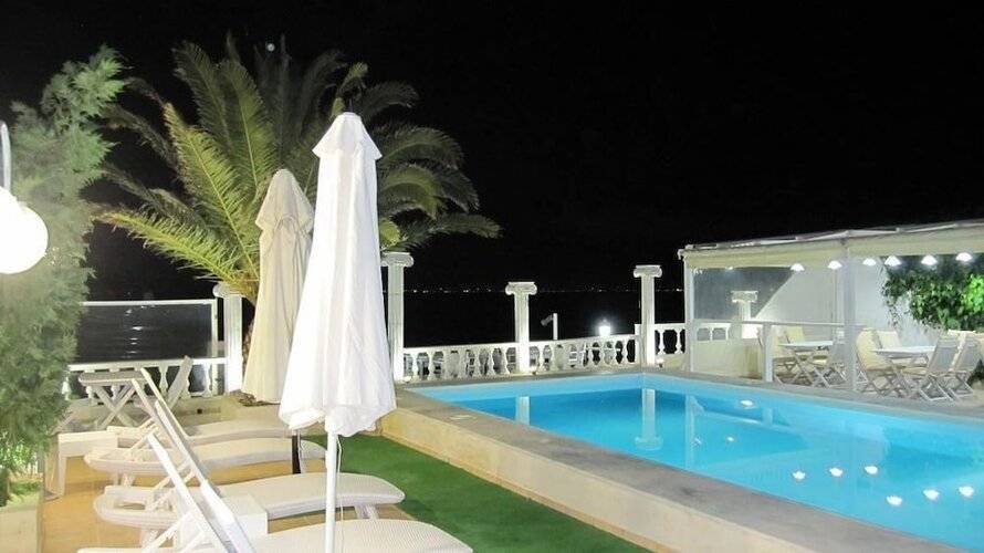 Mistral Apartments Aegina