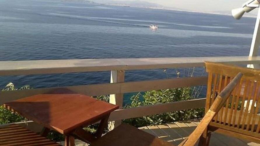 Mistral Apartments Aegina