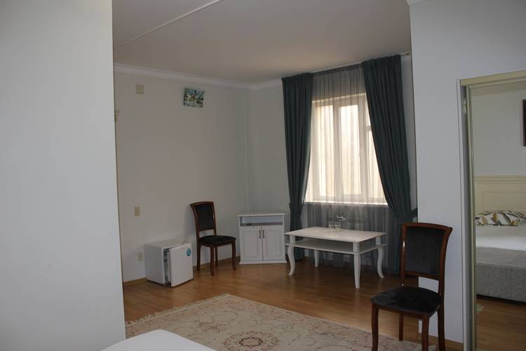 Hotel She
