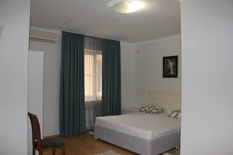 Hotel She
