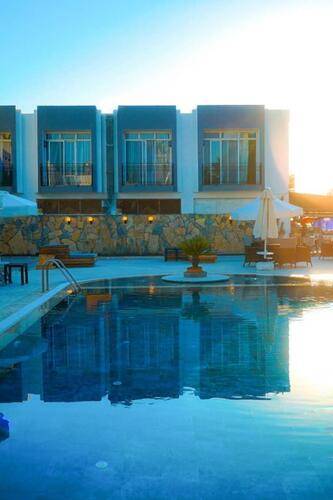 Marina Bay Hotel