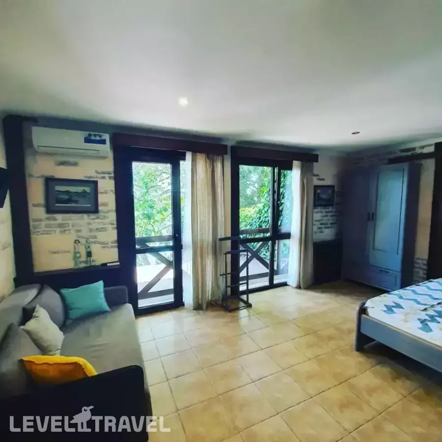 Гостевой Дом У Моря Массандровская 13