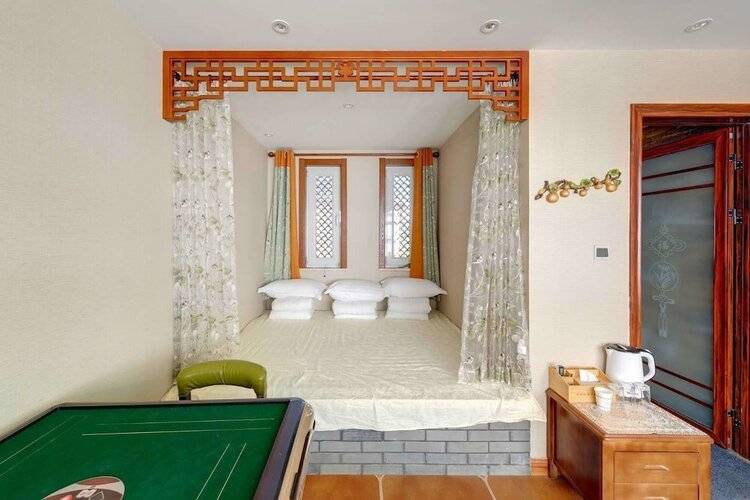 Gubei Water Town Revolution Hotel