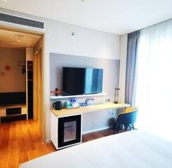 $item['hotel']['name']