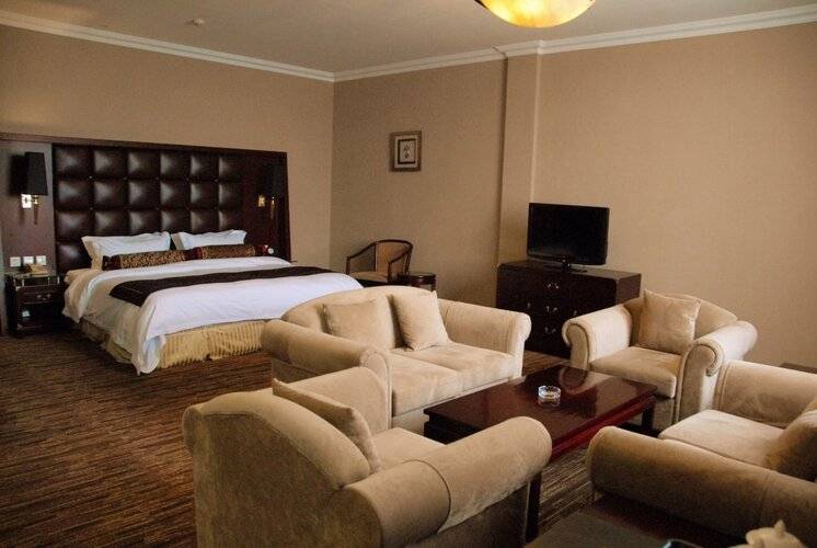 Qian Men Jian Guo Hotel