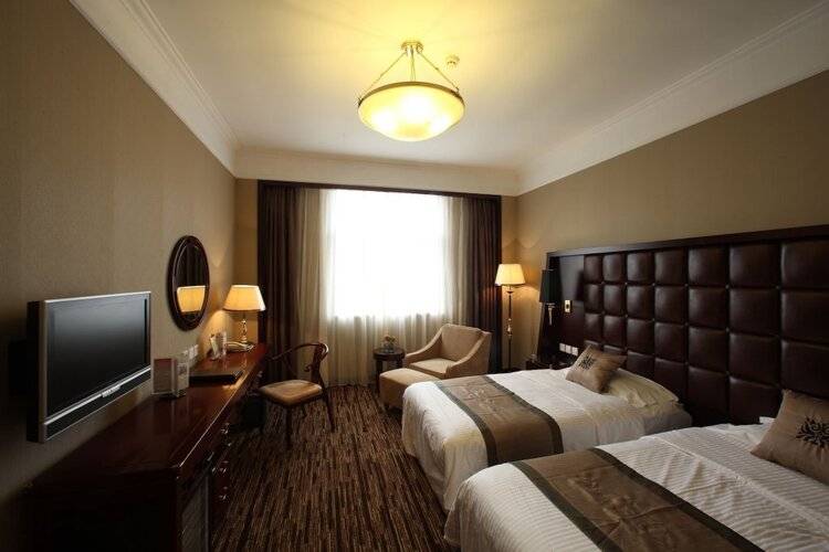 Qian Men Jian Guo Hotel