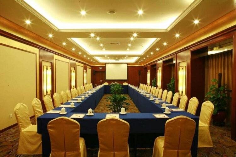 Qian Men Jian Guo Hotel