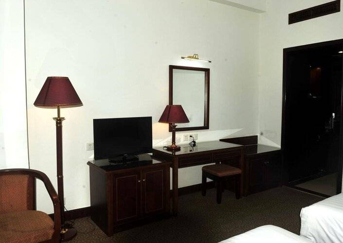 Five Rams City Hotel