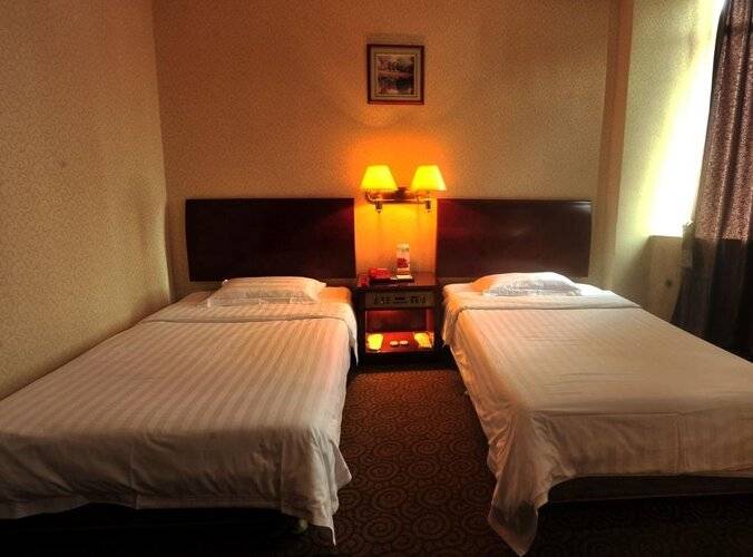 Five Rams City Hotel