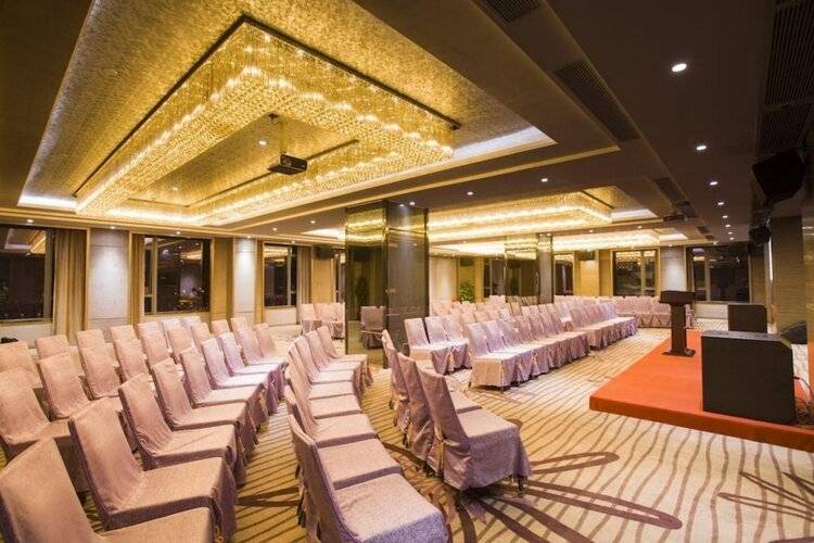 La Perle International Hotel