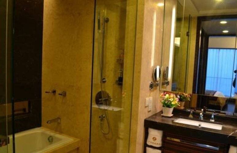 Yicheng Pazhou Poly World Trade Centre Apartment