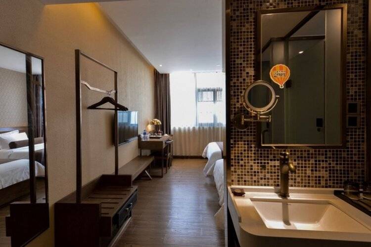 James Joyce Coffetel Guangzhou Railway Station Sanyuanli Metro Station