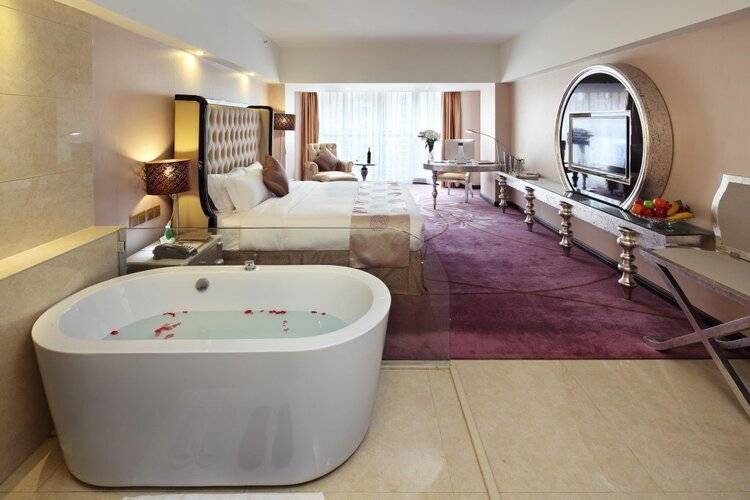 Clayton Hotel