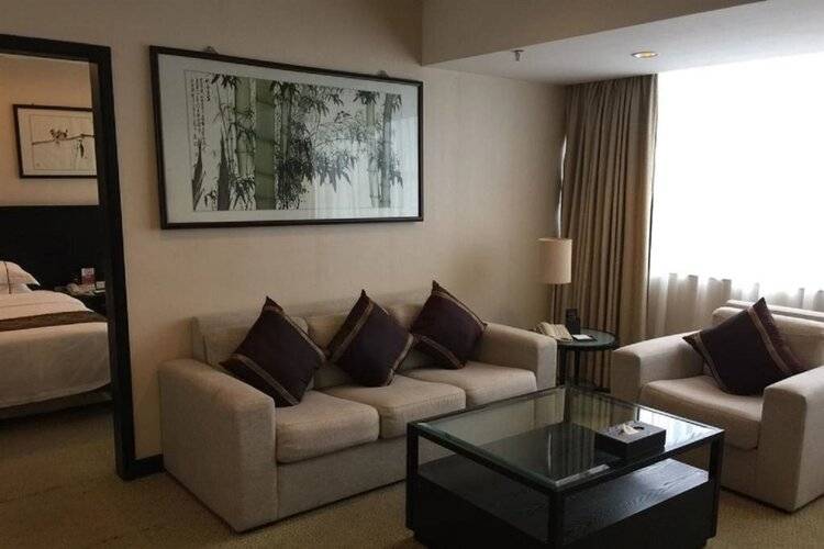 Skyline Plaza Hotel