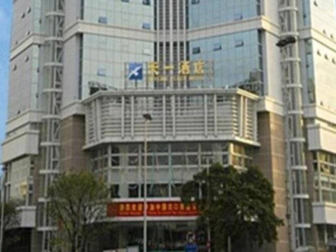 Skyline Plaza Hotel
