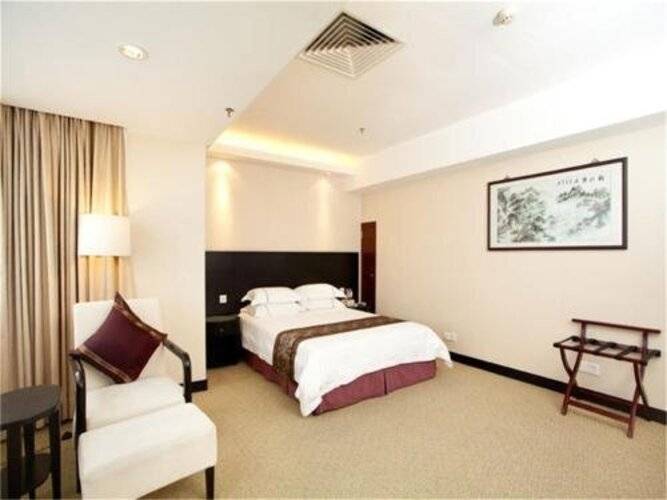 Skyline Plaza Hotel