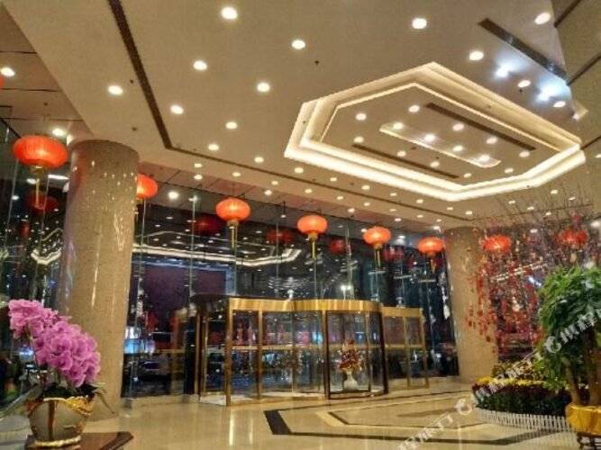 Skyline Plaza Hotel